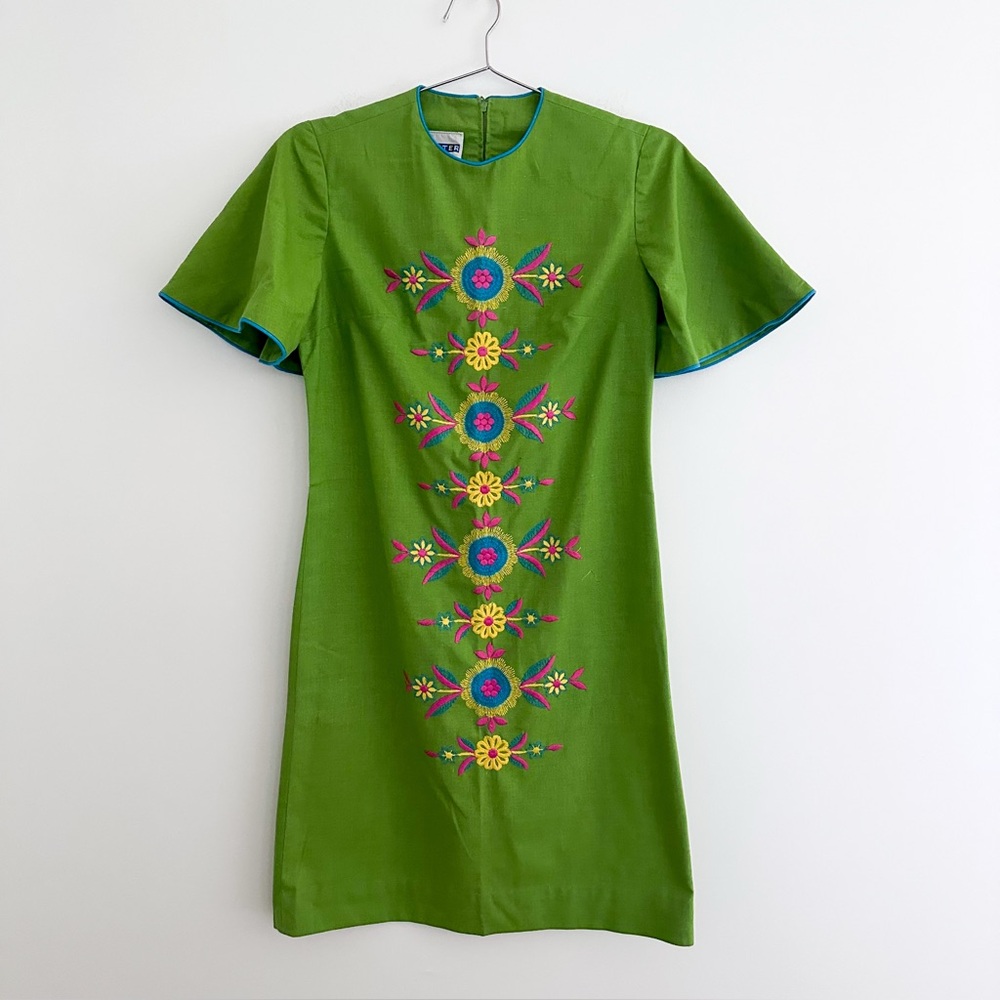Vintage Green Floral Embroidered Midi Dress